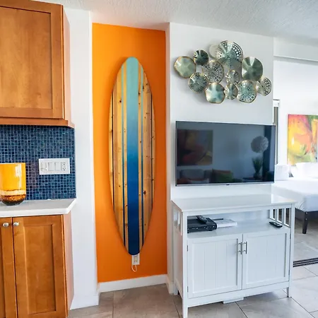 Artsy 32Nd Floor Condo With Modern Furnishings & Gorgeous Ocean Views Condo